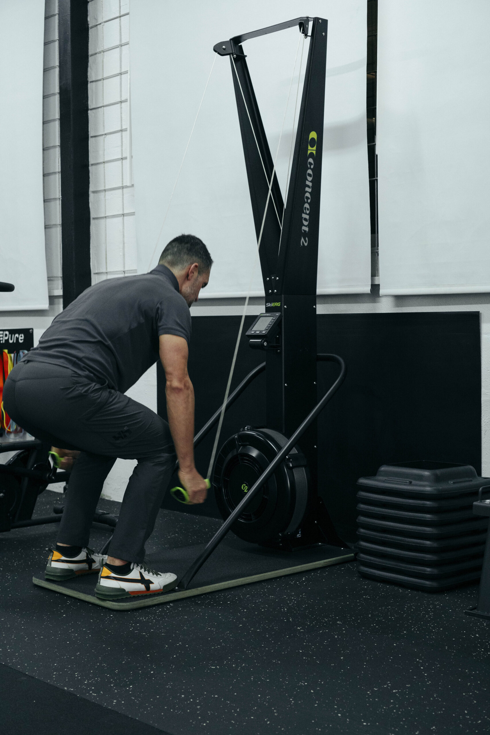 Ricardo Cobo supervisando un entrenamiento de fuerza